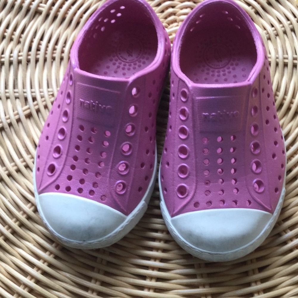Native Toddler Girl Shoe Pink Shimmer Size 5
